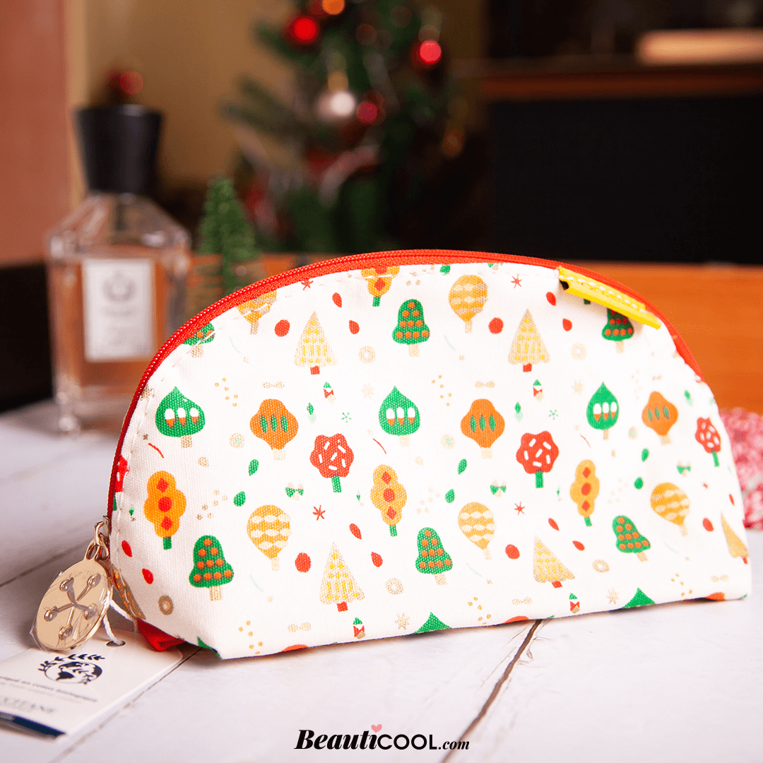 L'occitane Holiday Christmas Pouch กระเป๋าผ้าสีแดง ลายต้นคริสมาส