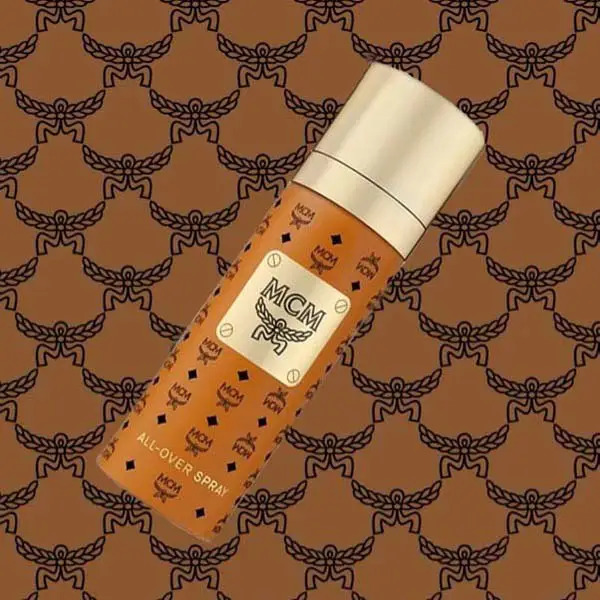 MCM All Over Spray 150 ml น้ำหอม Unisex ที่ได้แรงบันดาลใจมาจากการท่องเที่ยว มาพร้อมขวดทรงกระเป๋าเป้ตามเอกลักษณ์ของ MCM